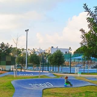 אחרי עשור של קיפאון - שוק הנדל"ן בקיסריה מתעורר