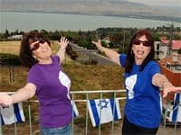 סוף שבוע פתוח בהרחבות עמק הירדן. חנה ומרגלית מ''המירוץ למיליון'' מכירות לתושבים פוטנציאלים את העמק 15-16 במאי 2009