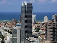 דמי שכירות החודשיים במגדל דיסקונט  32.5 דולרים למ''ר.