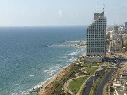 מחיר של ווילה בקו החוף בנתניה: 1.78 מיליון דולרים .